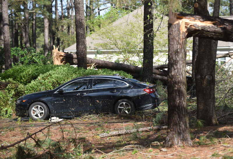 Possible tornado leaves mark on Dothan neighborhood